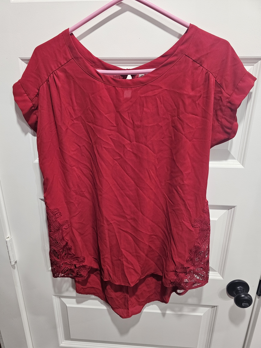 C Est 1946 Women's Crimson Short Sleeve Lace-Hem Blouse
